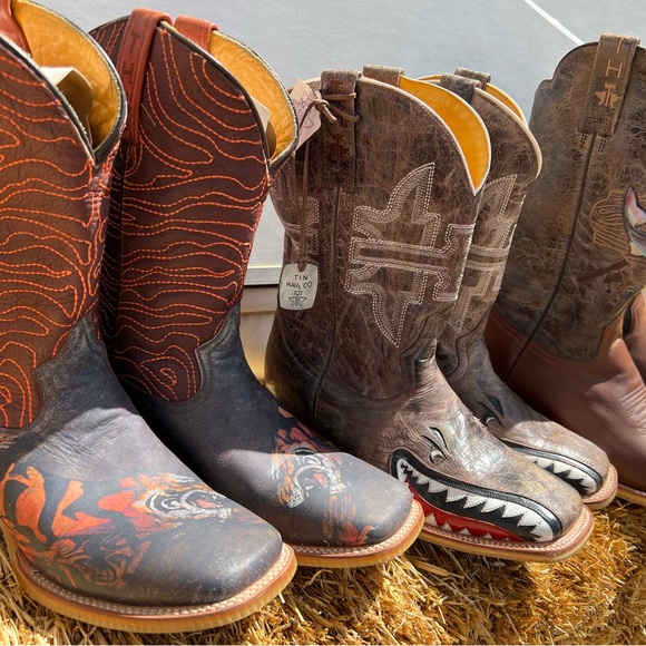 Tin Hauls size 9D guys gnarly shark! - Picture 4 of 5